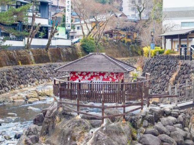 周りにはおいしい飲食店もたくさん♪