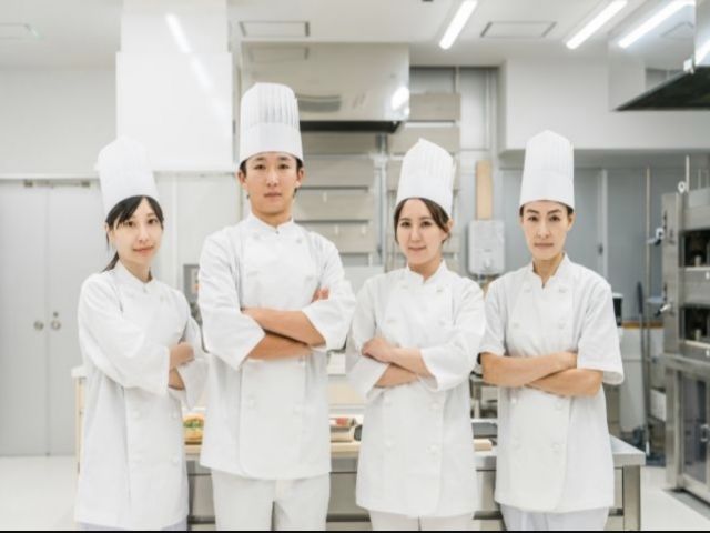 洋食メインの調理補助です！