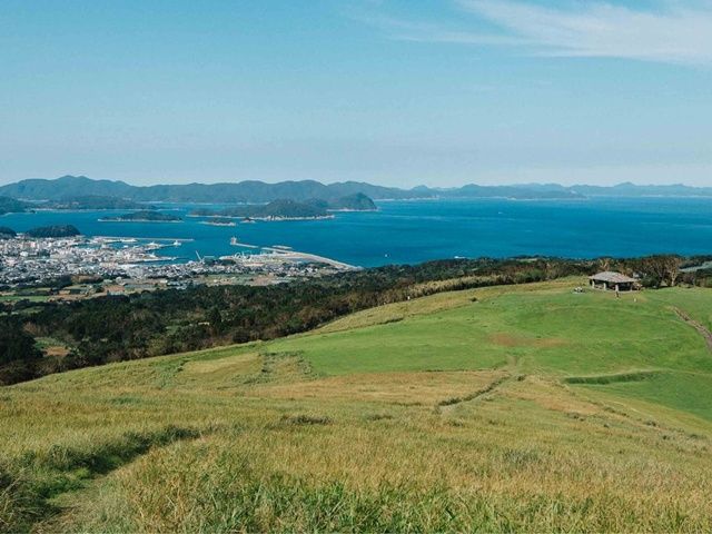 島へ来る、飛行機と船での旅路の風景も楽しみにお越しください。