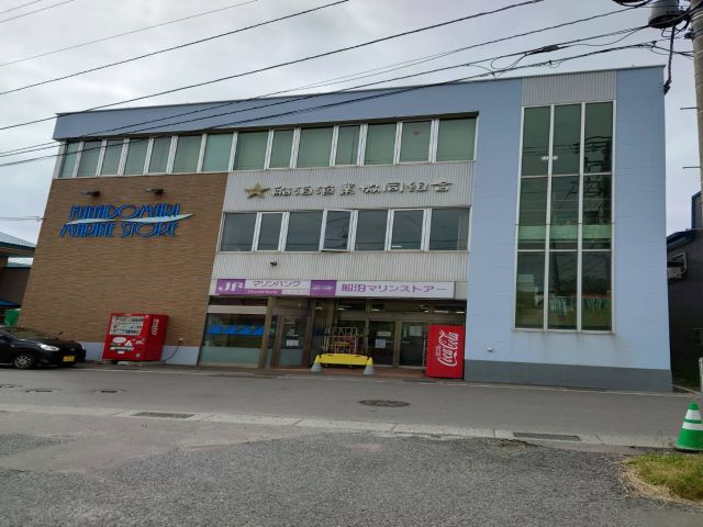 近くにストア（スーパー）もあり日用品もばっちり揃います！