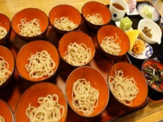 休みの日はお出かけしてご当地グルメを食べるのも楽しみ♪
