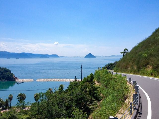 こんな道を自転車で・・・憧れますよね！！