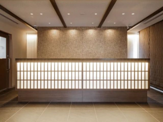 きれいなフロントでの勤務です。
お客様をしっかりとお出迎えしてください！