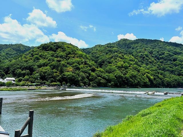 ホテル近くに流れる川を眺めるだけで心身ともにリフレッシュされます！