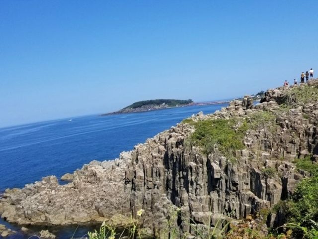 三国を代表する観光スポット「東尋坊」があります。