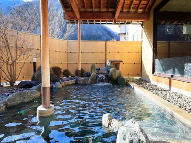 温泉入浴もOK。
満点の星空を眺めながらの温泉は最高です。