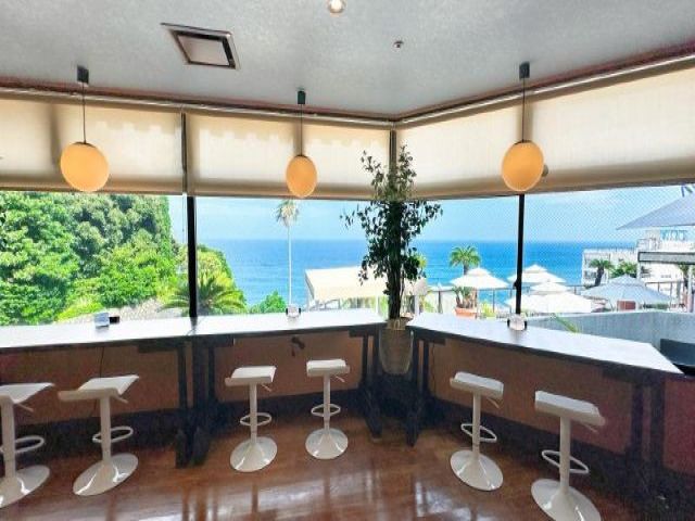 ラウンジでお飲み物の補充・ゴミ捨て業務もお任せします！