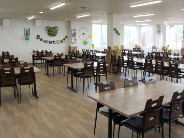 メインは厨房のお仕事ですが、ホール内での清掃業務もお願いすることがあります！