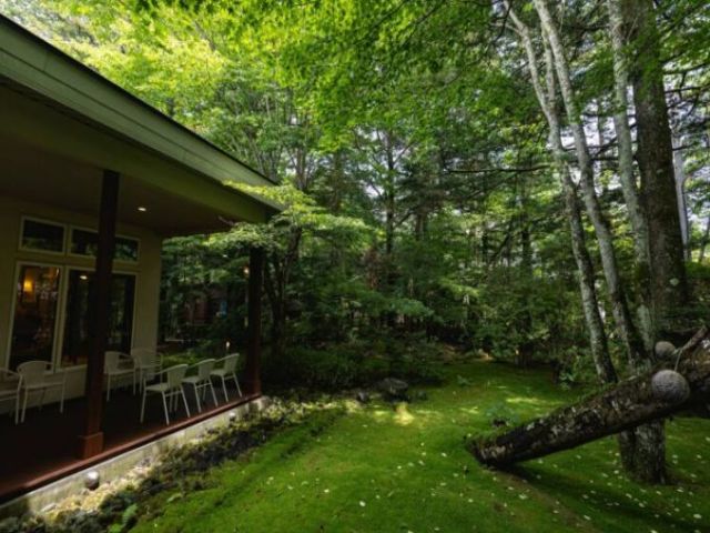 《特別な空間の提供を》
軽井沢の美しい自然に囲まれた閑静な別荘地に佇むホテルでの勤務です！