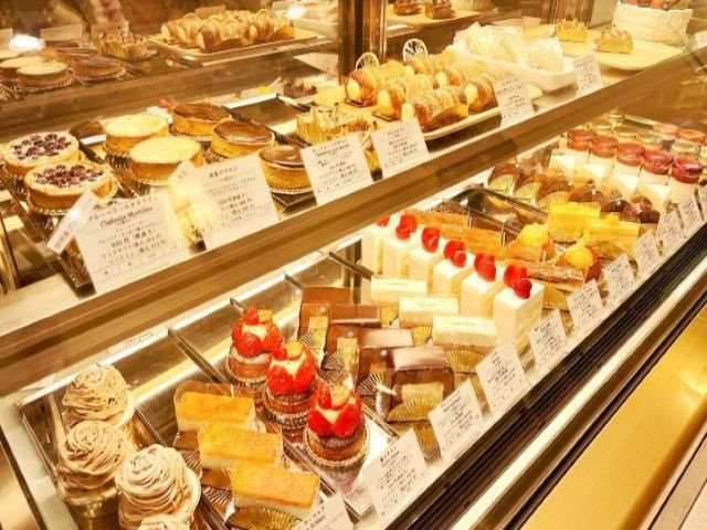《スイーツに囲まれてお仕事！》
ケーキの箱詰めや接客もお願いします♪