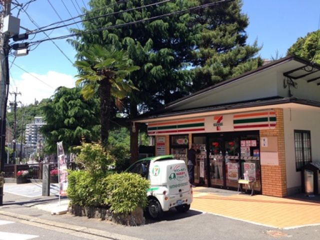 自然に溢れた地域ですが、コンビニやスーパーが徒歩圏内です！