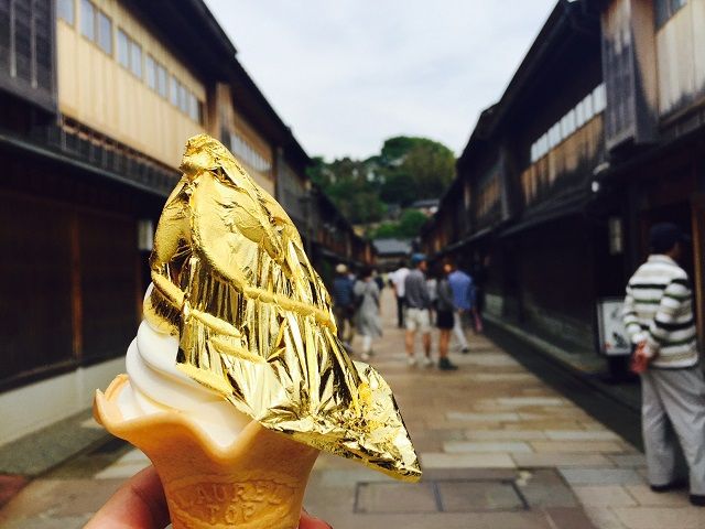 金沢まで行けば金箔ソフトが食べれちゃう!!
美味しいものもたくさんありますよ