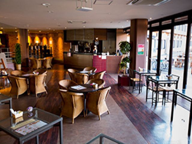 《カフェの店内です》
カフェやレストランなどのお料理の調理を行っていただきます！
