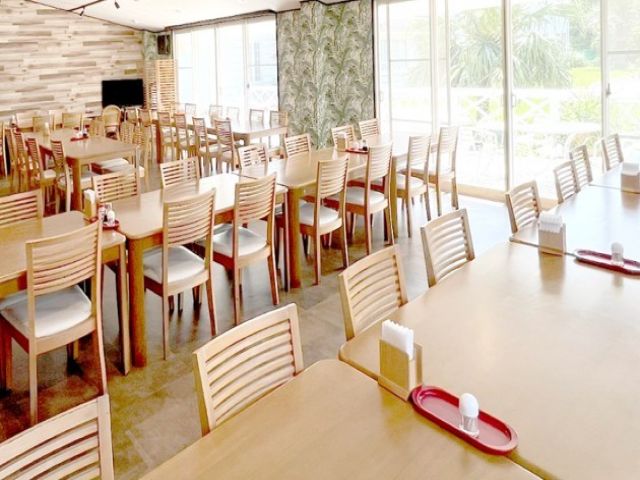 お食事処でのサービス業務も対応いただきます
