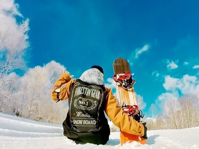 スキー場併設のホテルのお仕事です！
休日はたくさん滑りましょう♪