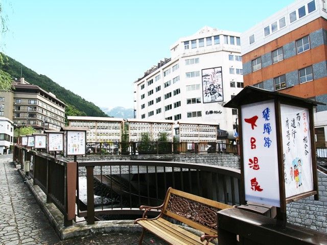 日帰り入浴できる温泉が多くある温泉街です。
食べ歩きするのもオススメですよ☆