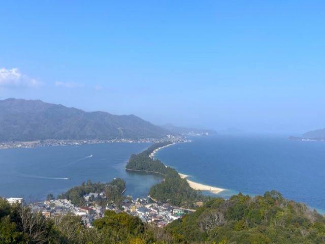 有名な天橋立展望台も職場からすぐです。ぜひこの機会に行ってみてください。
