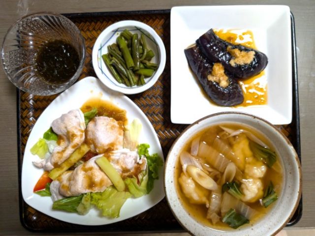食事は休日も3食無料！！朝はバイキングを召し上がれます！！
