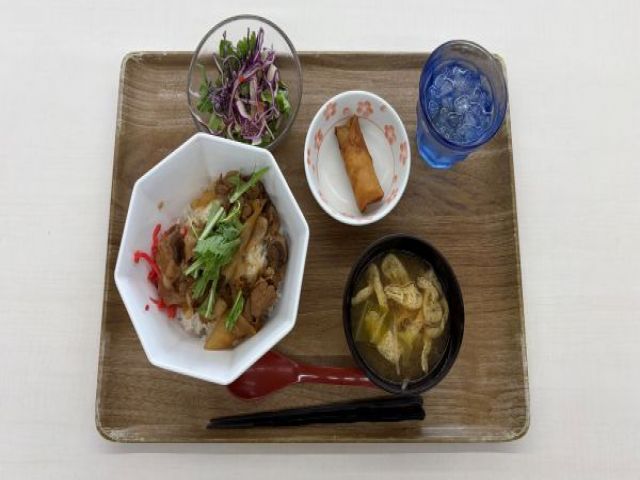 ごはんは3食無料！