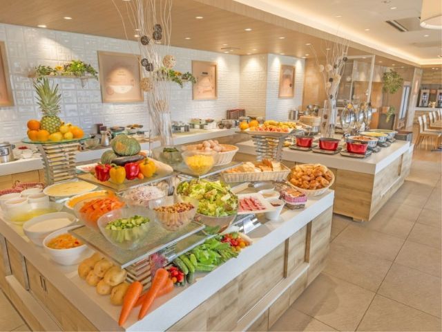 《バイキング会場》
山梨の郷土料理や地酒の提供もございます！