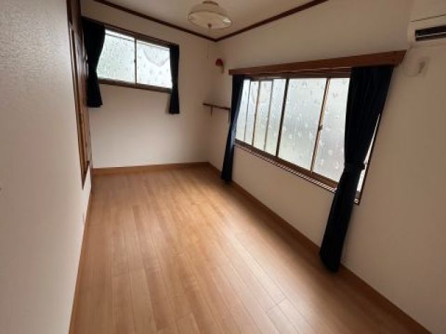 のお写真です♪
一軒家タイプで、1階は水回り共同、2階が個室のお部屋になります！