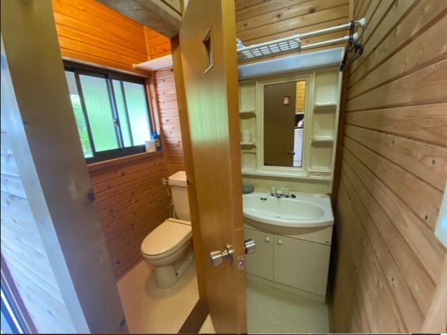 風呂とトイレもセパレートタイプで室内にあります。