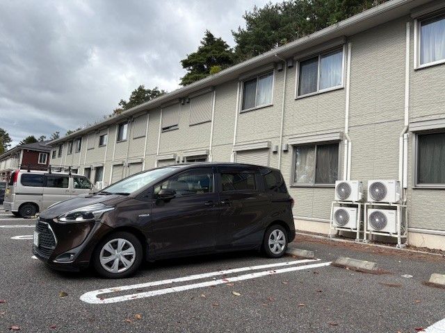 寮はホテルから徒歩5分程度の好立地！
しかもアパートタイプなので風呂トイレ付です♪