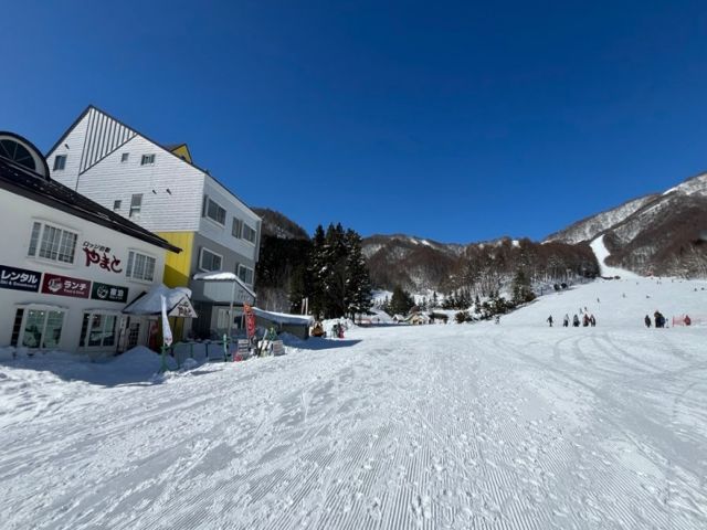 スキー場目の前のロッジです♪