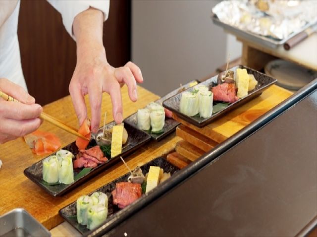 ■盛り付けや仕込みのがメインのお仕事です！