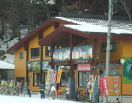 商店も徒歩5分圏内にございますので軽食などのお買い物も簡単です！