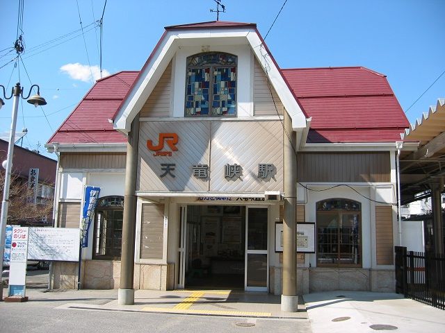 駅までも徒歩５分♪
周辺には蕎麦屋さんもありますよ★