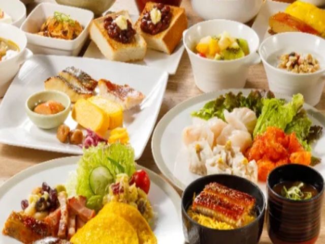 ビュッフェスタイルでの提供です。
きれいな職場で働きやすい環境です。