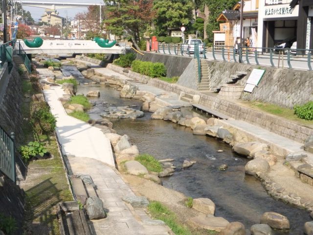 落ち着いた雰囲気のある温泉地です！！