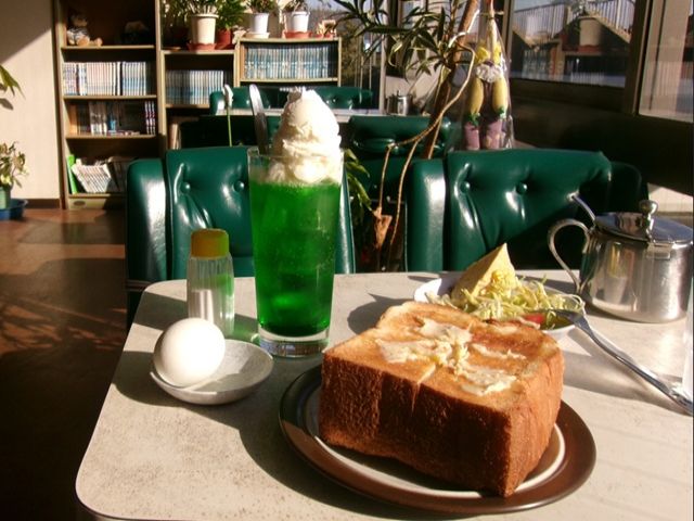 最寄り駅周辺には、飲食店があります。
お気に入りのお店を見つけてみてください。