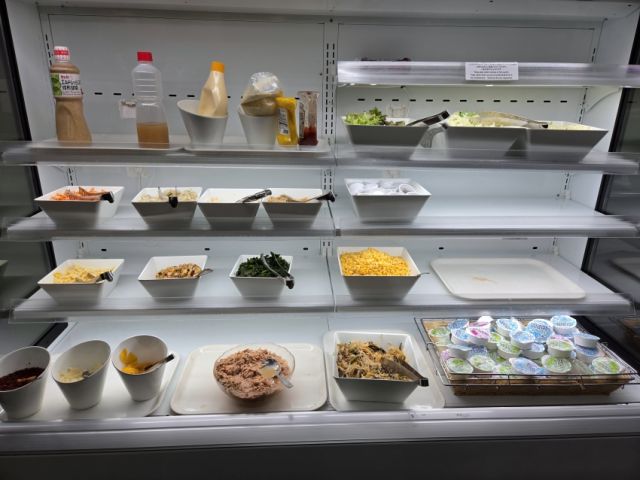 【食堂】日替わりメニュー以外にも充実したサラダブッフェもあります！