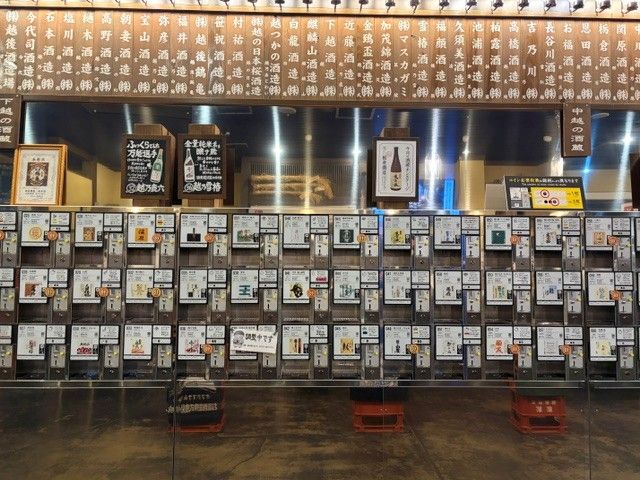 《越後湯沢駅の中です》
いろいろな種類の日本酒があります！他にも様々なお店がたくさん！