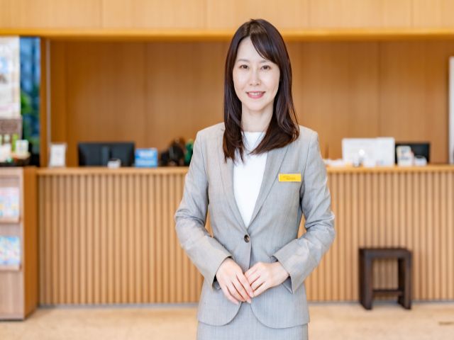 ホテルフロントのお仕事です。