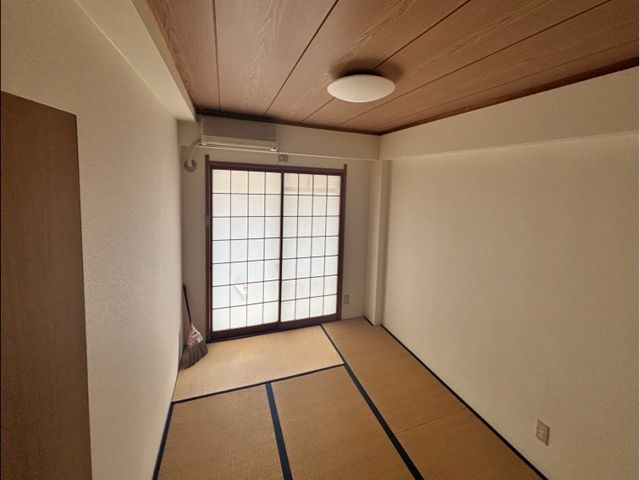 寮はお風呂トイレ付の社員寮◇
ケトルや電子レンジもあって自炊もOK！！