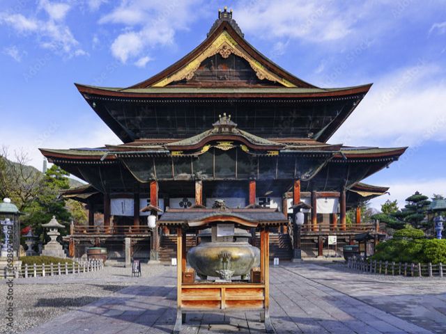 寮から善光寺までは約2キロほどです。お参りも気軽に行きやすいですね。