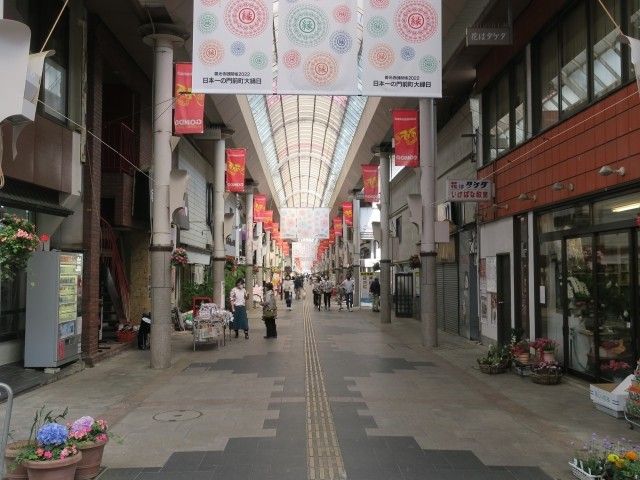 寮の最寄り駅から1駅行った権堂駅には、アーケードの商店街があり生活雑貨すべてそろいます。