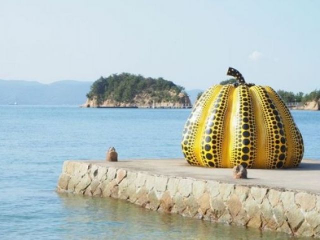 直島を代表する作品です