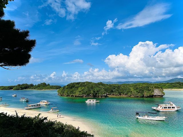 川平湾で養殖を成功させて真珠販売店併設カフェです♪