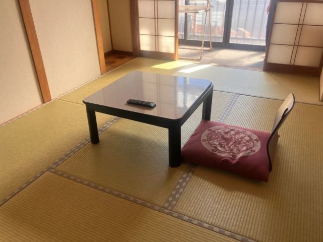 寮は客室を貸してくれます。
館内なので雪が多い白馬でも安心です。