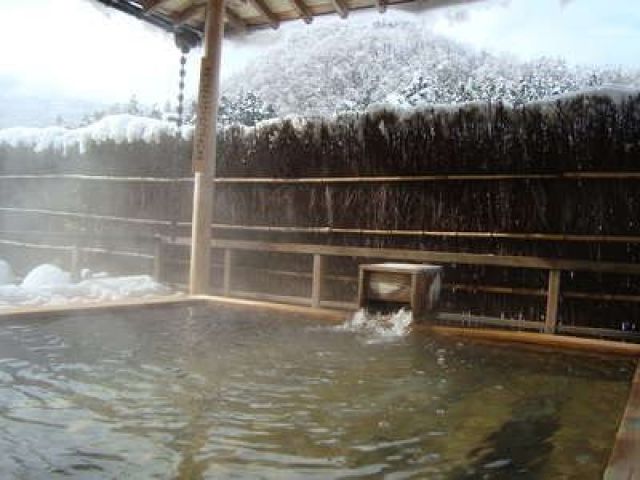 《自家源泉の温泉》
お仕事後は温泉で疲れを癒しましょう(^O^)