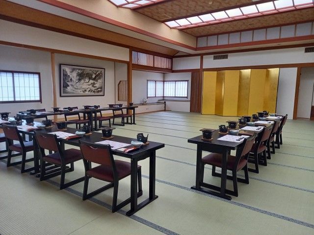 《食事会場》
実際に配膳をしていただく会場になります！