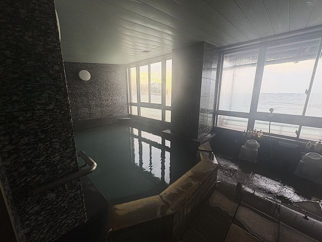 源泉かけ流しの温泉に入れます！
