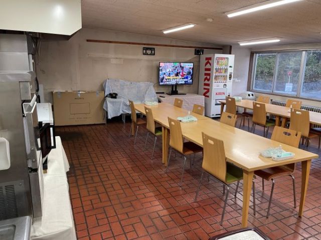 従業員食堂はメニューが充実しています。