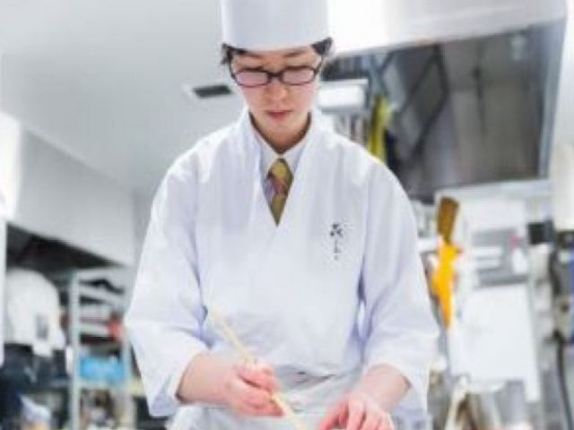 ホテル内キッチンのお仕事★ご経験を活かしてご勤務いただける職場です！