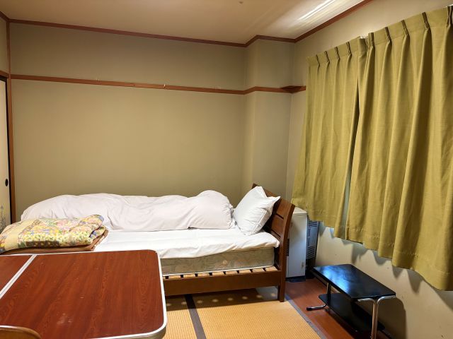 《寮の様子！》
個室内にはTVやキッチンがあり快適に過ごすことができます♪
