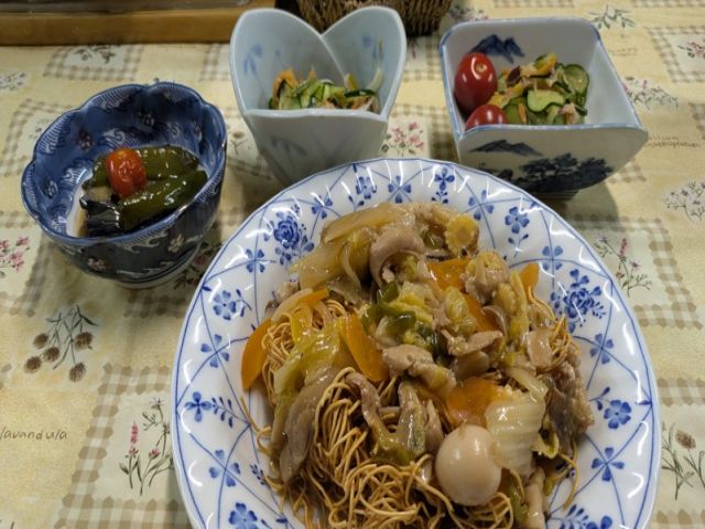 《ある日の賄い》
いろいろな種類の賄いが1日3食付き！しかも休日も(^▽^)/